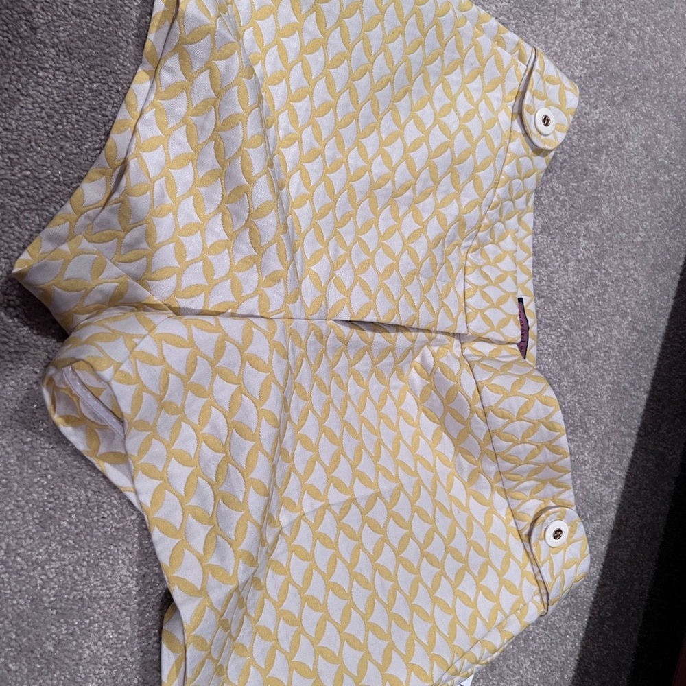 Vineyard Vines Yellow and White Patterned Shorts NWT